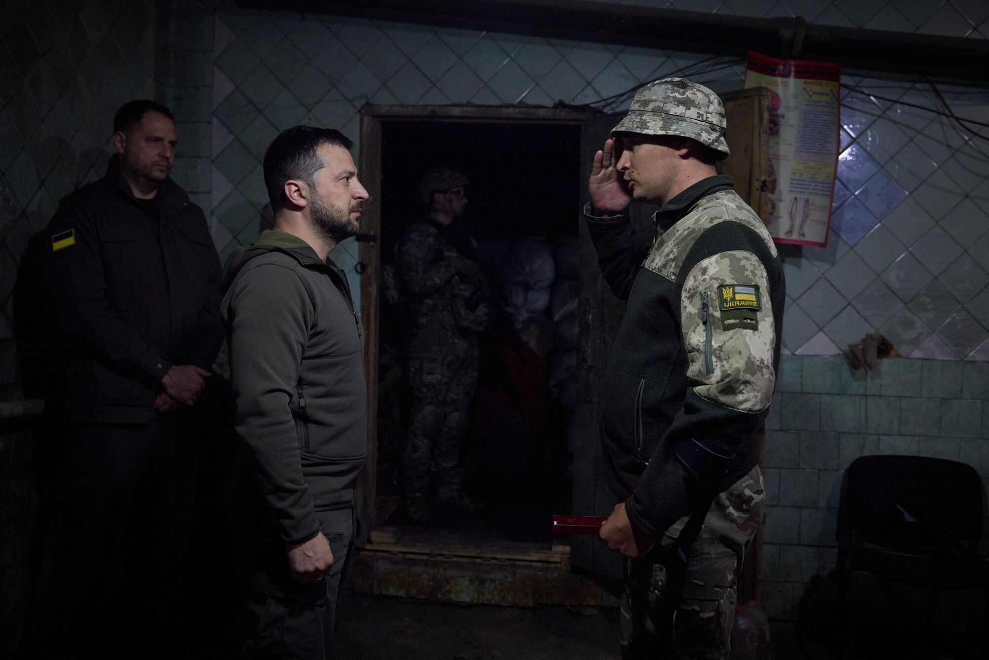 Зеленський відвідав передову і вручив відзнаки українським захисникам у День морської піхоти. Фото й відео