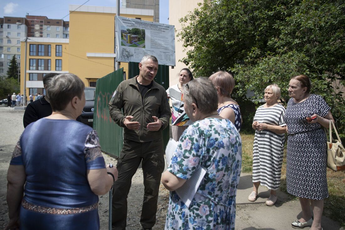 Кличко перевірив реконструкцію Центру комплексної реабілітації у Подільському районі Києва