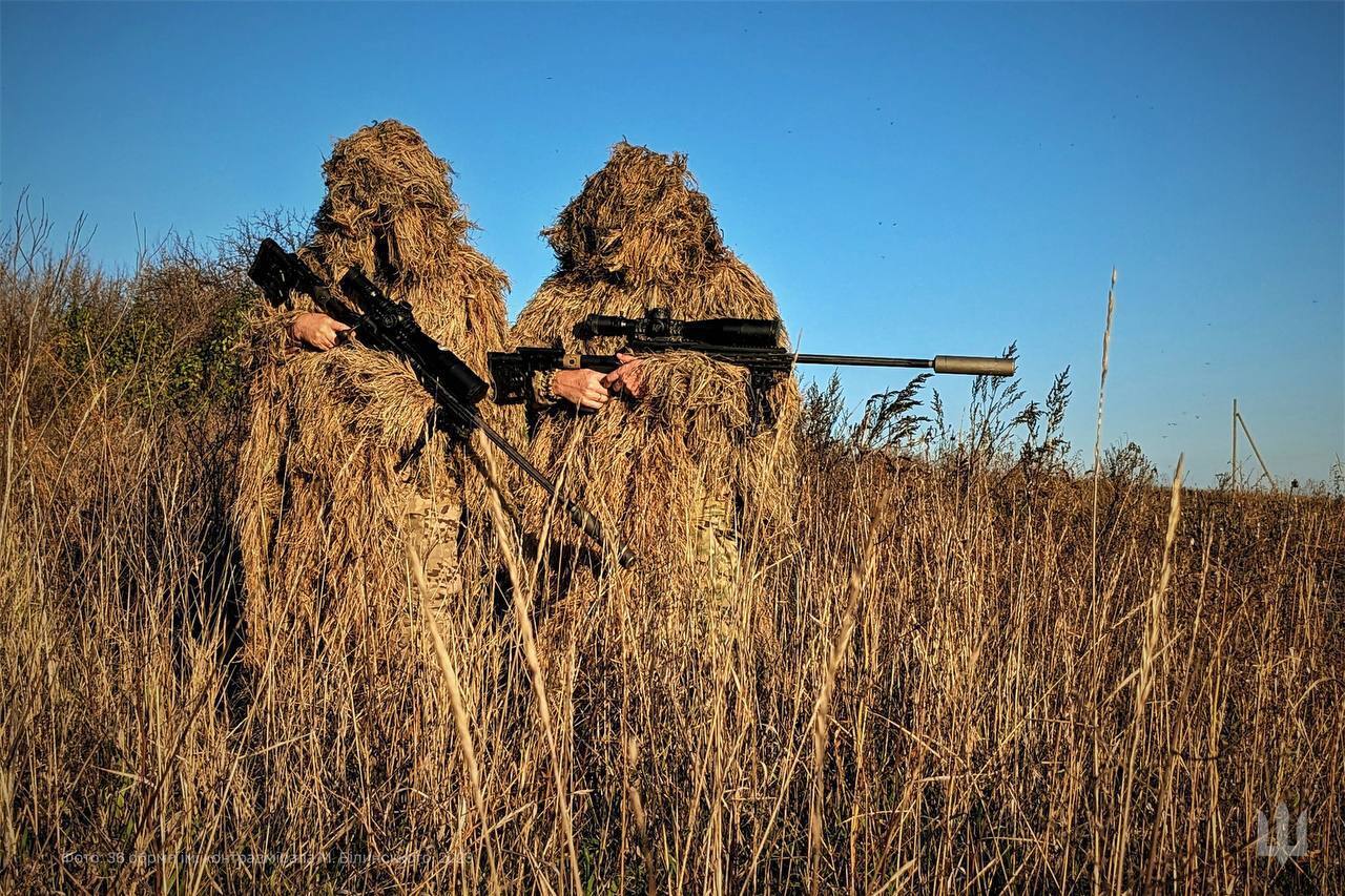 "Враг чувствует мощь наших воинов": Зеленский и Залужный поздравили украинских морпехов с праздником