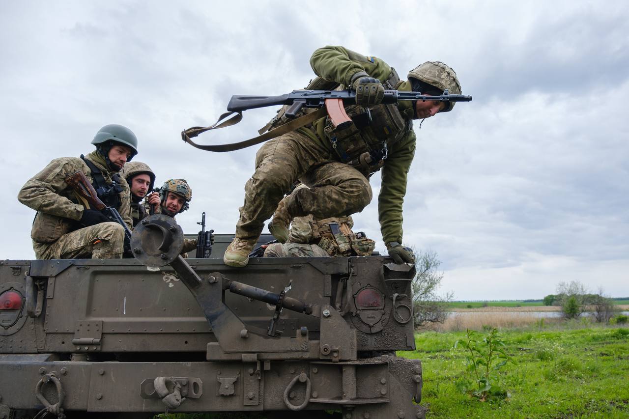 "Ворог відчуває міць наших воїнів": Зеленський і Залужний привітали українських морпіхів зі святом