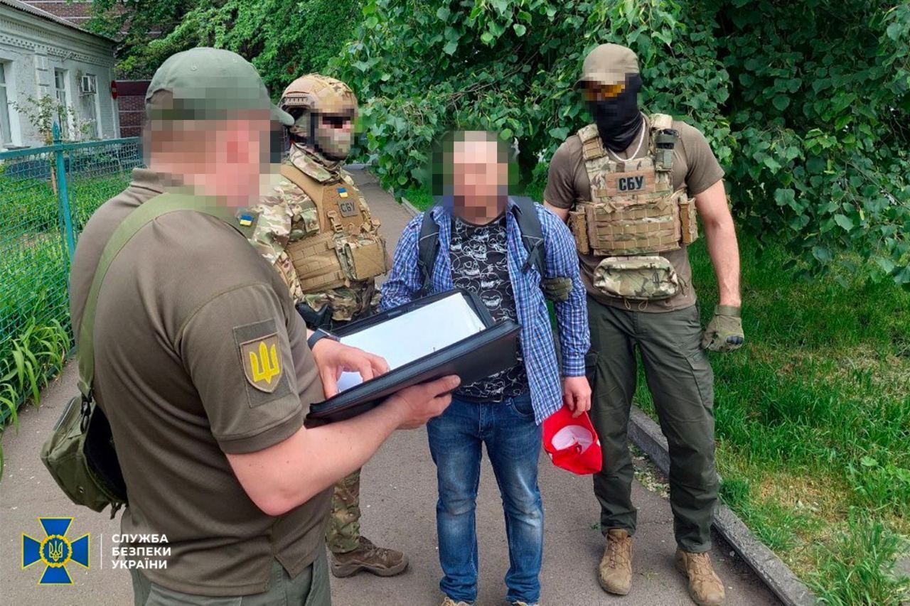 СБУ затримала у Черкасах російського агента, який збирав дані для ударів по регіону. Фото 