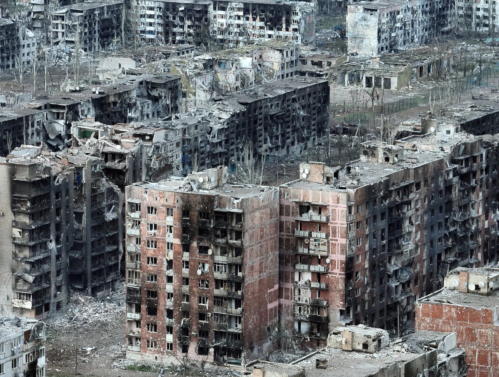 Оккупанты превратили город в руины: NYT показала "апокалиптические" кадры Бахмута, снятые с высоты. Видео