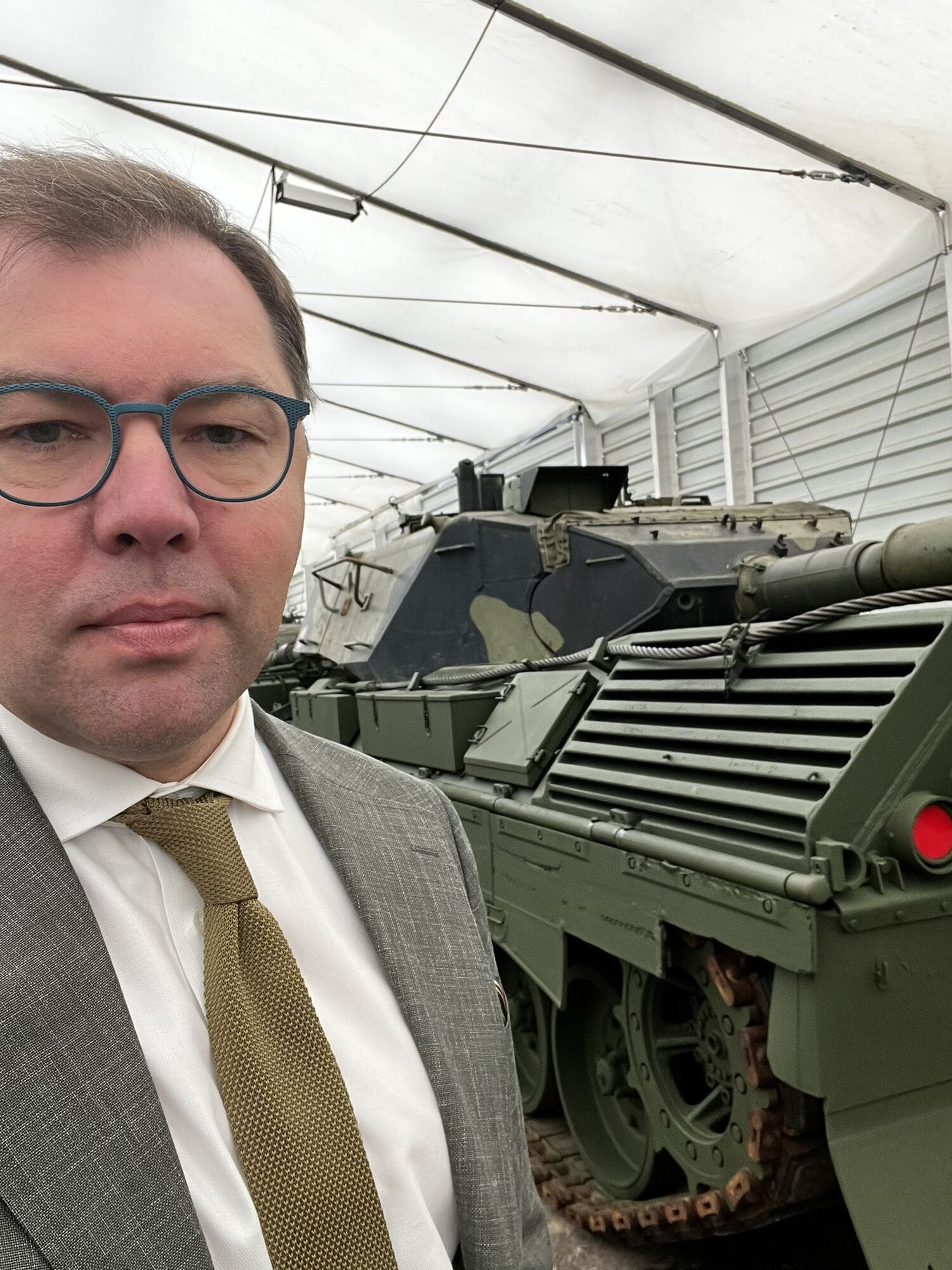 Посол України в Німеччині Макеєв показав танки Leopard 1A5, обіцяні ЗСУ.  Відео 