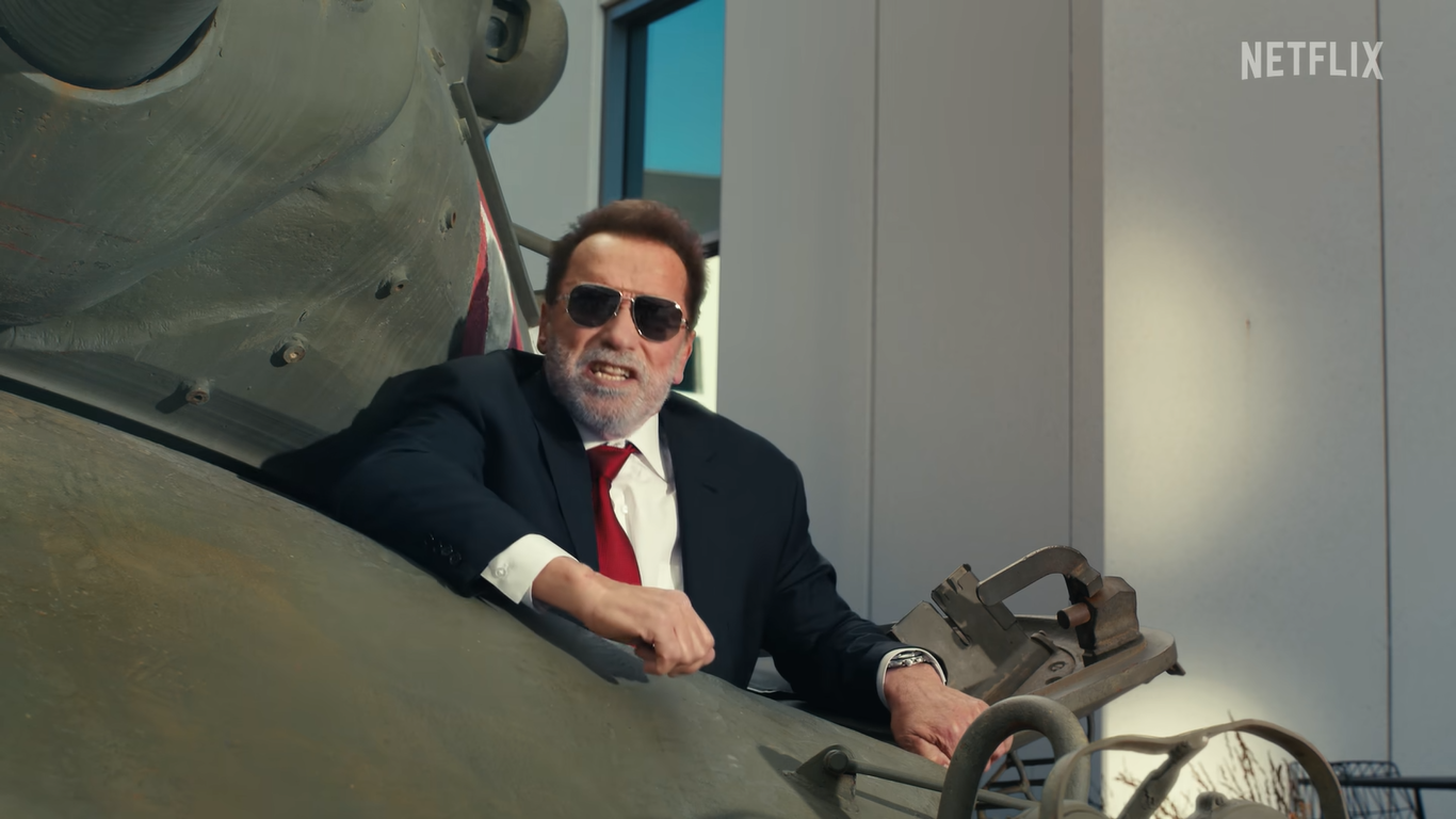 Приїхав на роботу на танку: Шварценеггер став директором з екшену на Netflix. Відео