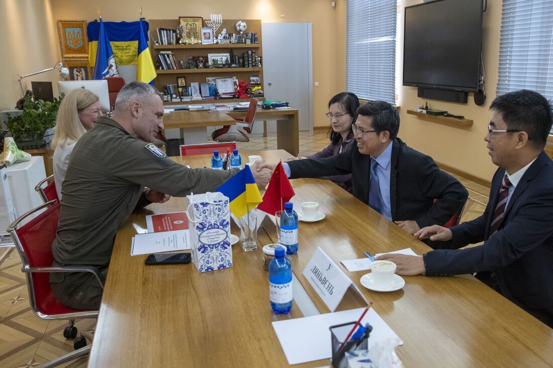Кличко зустрівся з Надзвичайним і Повноважним Послом Китаю в Україні: обговорили співробітництво на міжрегіональному рівні
