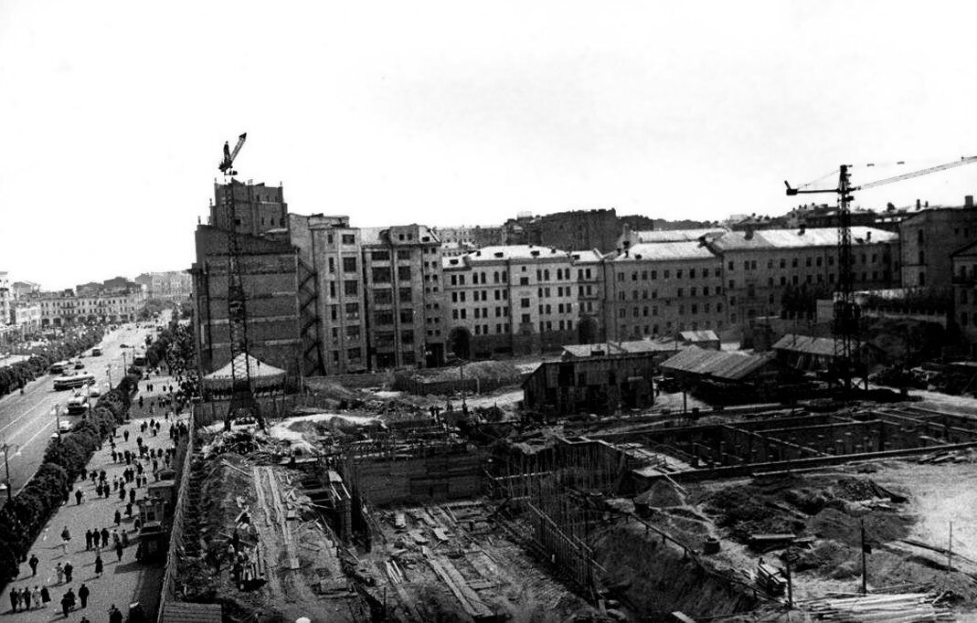 У мережі показали, як відновлювали вулицю Хрещатик у Києві після Другої світової війни. Архівні фото