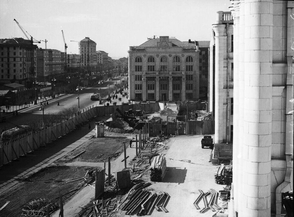 У мережі показали, як відновлювали вулицю Хрещатик у Києві після Другої світової війни. Архівні фото