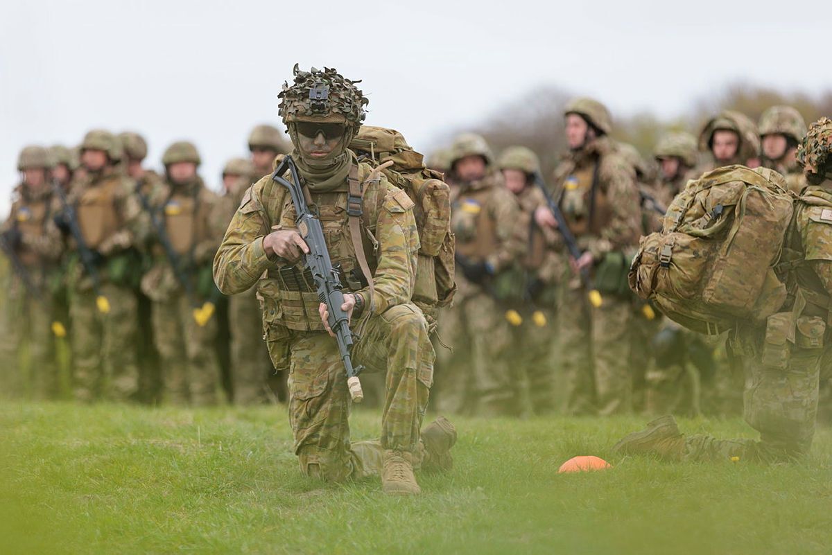 Учатся самоотверженно: в Генштабе показали, как австралийские инструкторы тренируют бойцов ВСУ. Фото