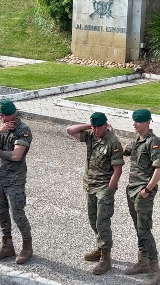Испанские военные провожали украинских коллег по обучению со слезами на глазах. Трогательное видео