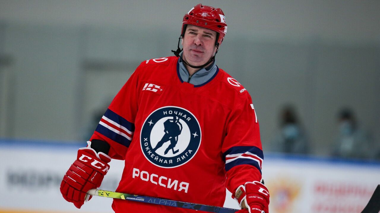 Чемпион ОИ из РФ призвал запретить россиянам смотреть ЧМ по хоккею, где играют "страны, которые с нами воюют"