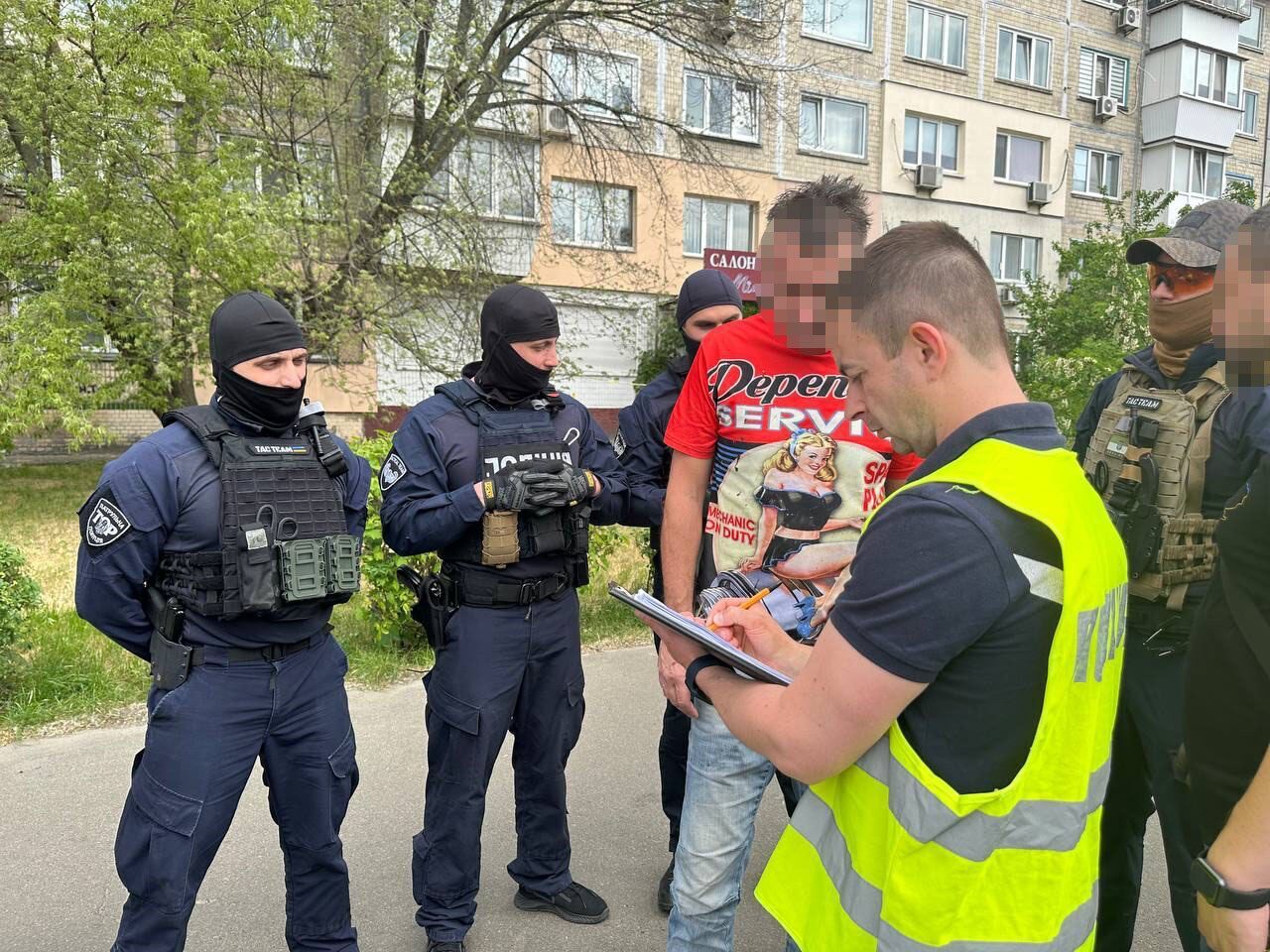 У Києві затримали зловмисника за розбещення 12-річної школярки. Фото та відео