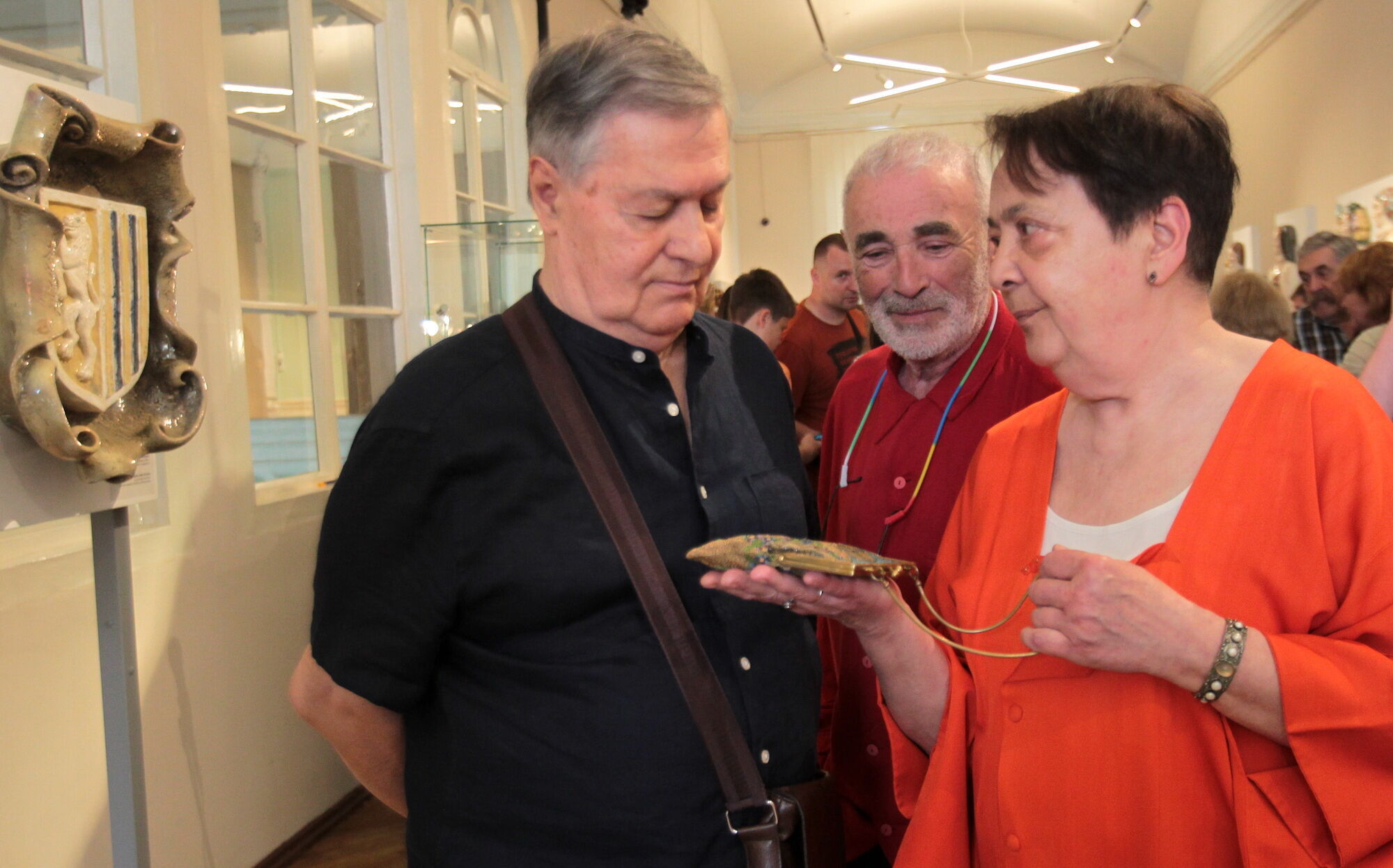 В Киеве ко дню города открыли уникальную выставку керамических панно Ольги Рапай