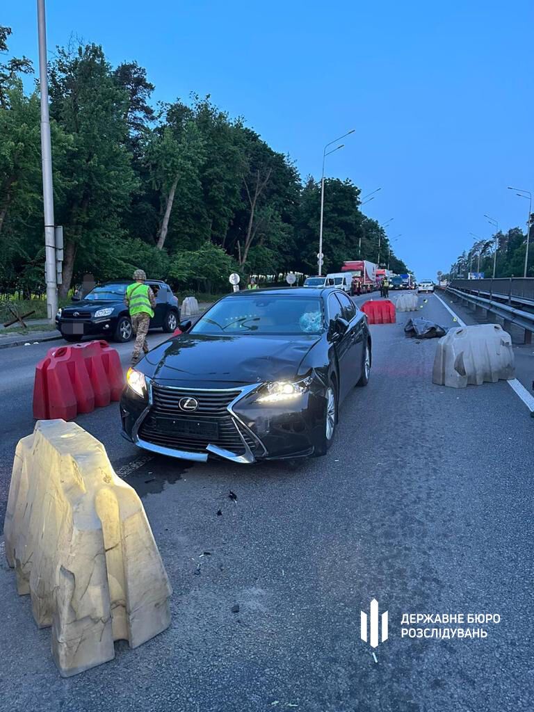 У Києві суддя збив на смерть військовослужбовця: ДБР відкрило кримінальне провадження. Фото та відео