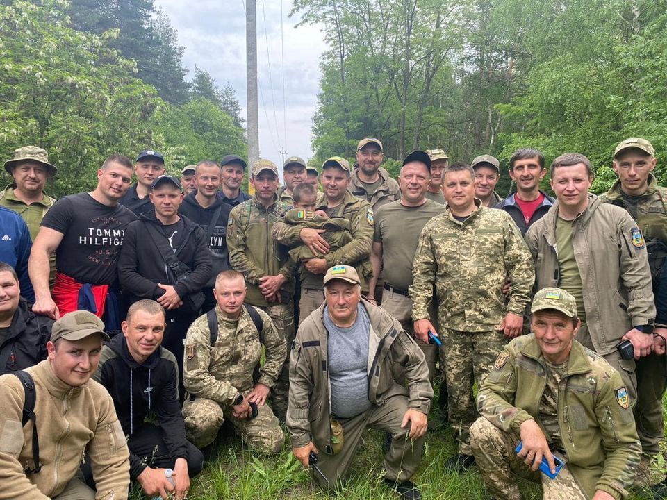 На Харківщині на четвертий день знайшли 2-річну дівчинку, яка загадково зникла з подвір'я: у поліції розповіли подробиці. Фото і відео