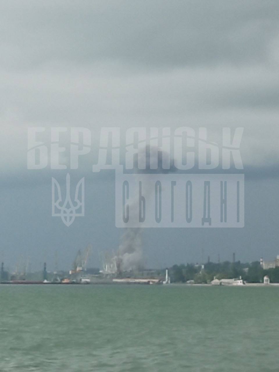 Очередная "бавовна" в Бердянске: фиксируют прилеты по военным объектам РФ. Фото и видео
