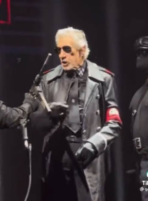 Возбудили уголовное дело: поклонник РФ Роджер Уотерс из Pink Floyd выступил в костюме в нацистском стиле. Фото 