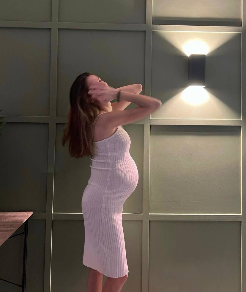 Молодая жена Иракли Макацария, которая долго скрывала беременность, восхитила фанатов немалым животиком. Фото 
