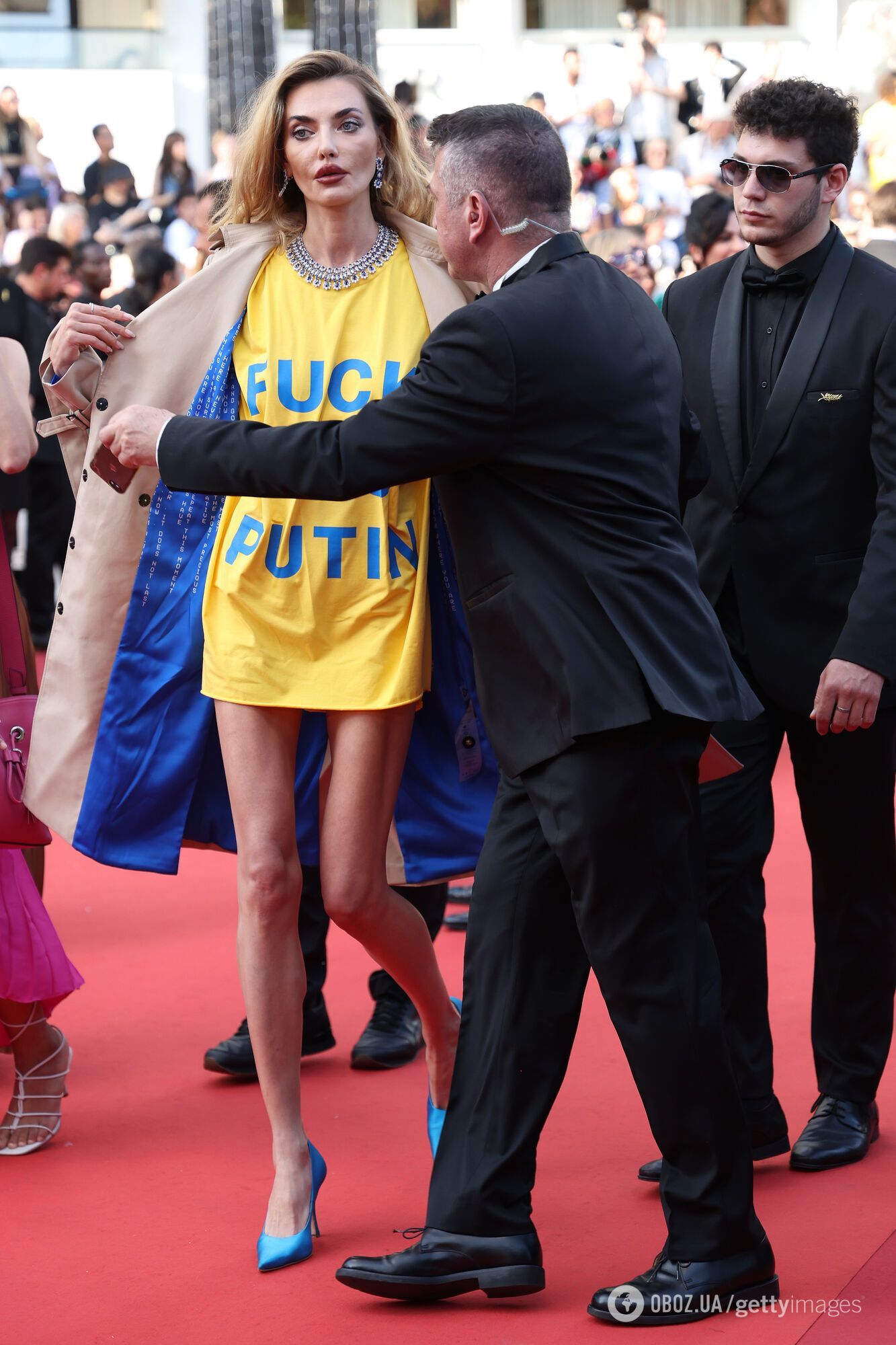 Супермодель Байкова пришла на Каннский кинофестиваль в футболке Fuck you Putin: ее окружили охранники. Фото и видео