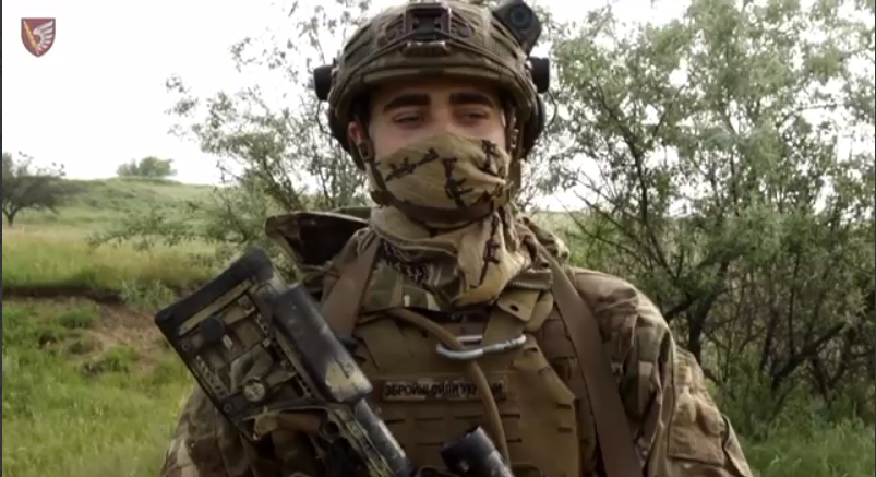 Украинские снайперы наглядно показали, как "демилитаризуют" врага на фронте. Видео