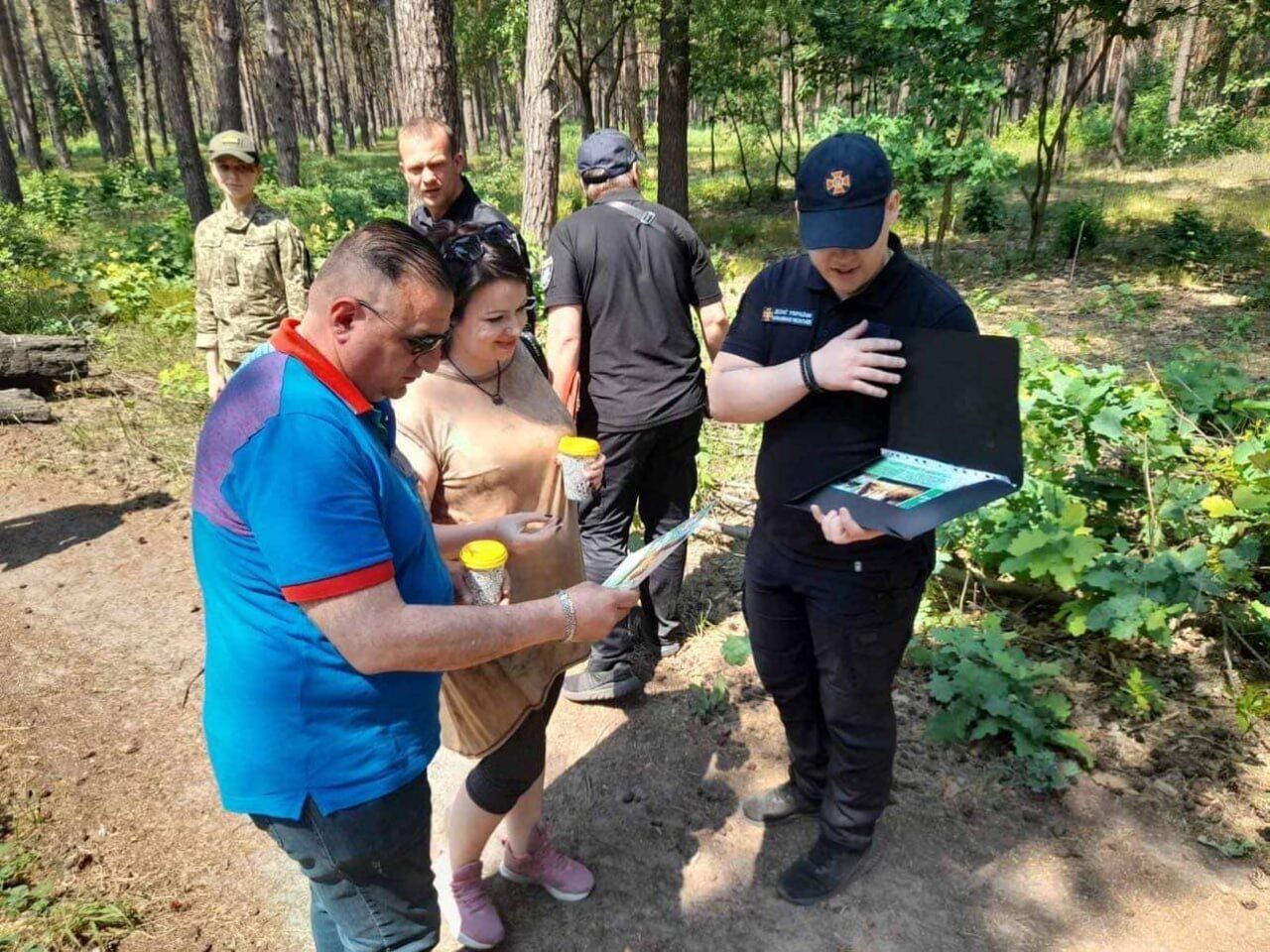 В Киеве любителям жарить шашлыки в лесу вручили повестки в знак наказания