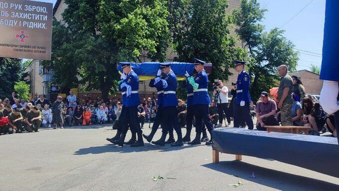 В Черкасской области простились с нацгвардейцем Вадимом Бондаренко, которого сбил насмерть судейский "Лексус". Фото и видео