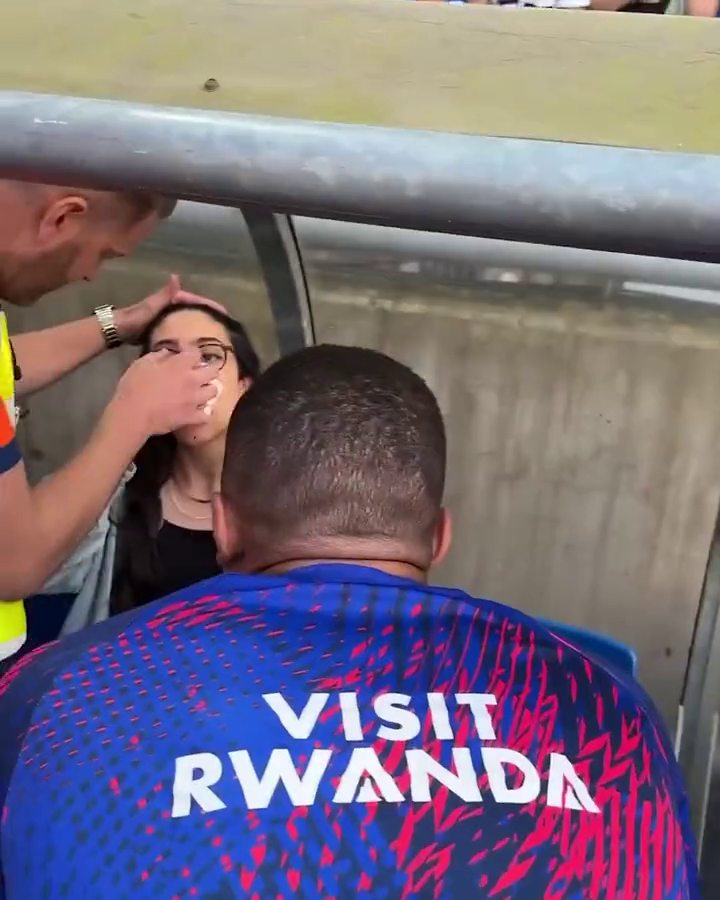 Мбаппе разбил в кровь лицо болельщице перед игрой чемпионата Франции. Видео