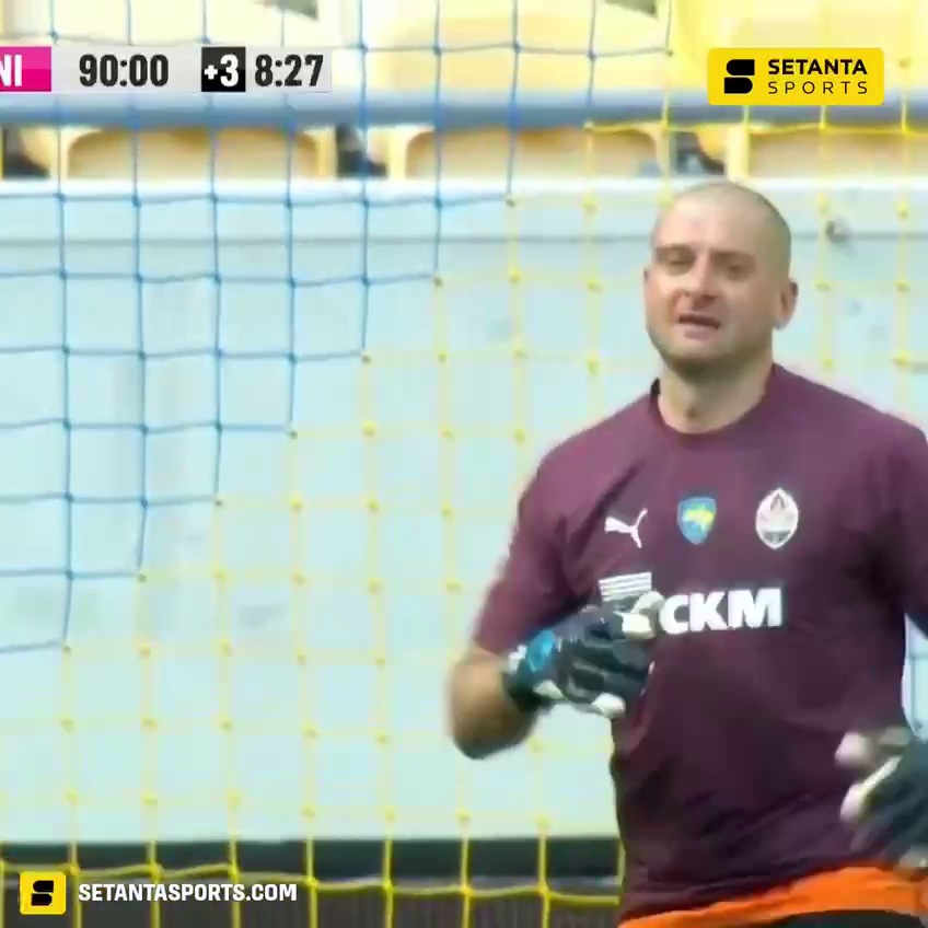 Ракицкий стал в ворота вместо вратаря на матче УПЛ. Видео