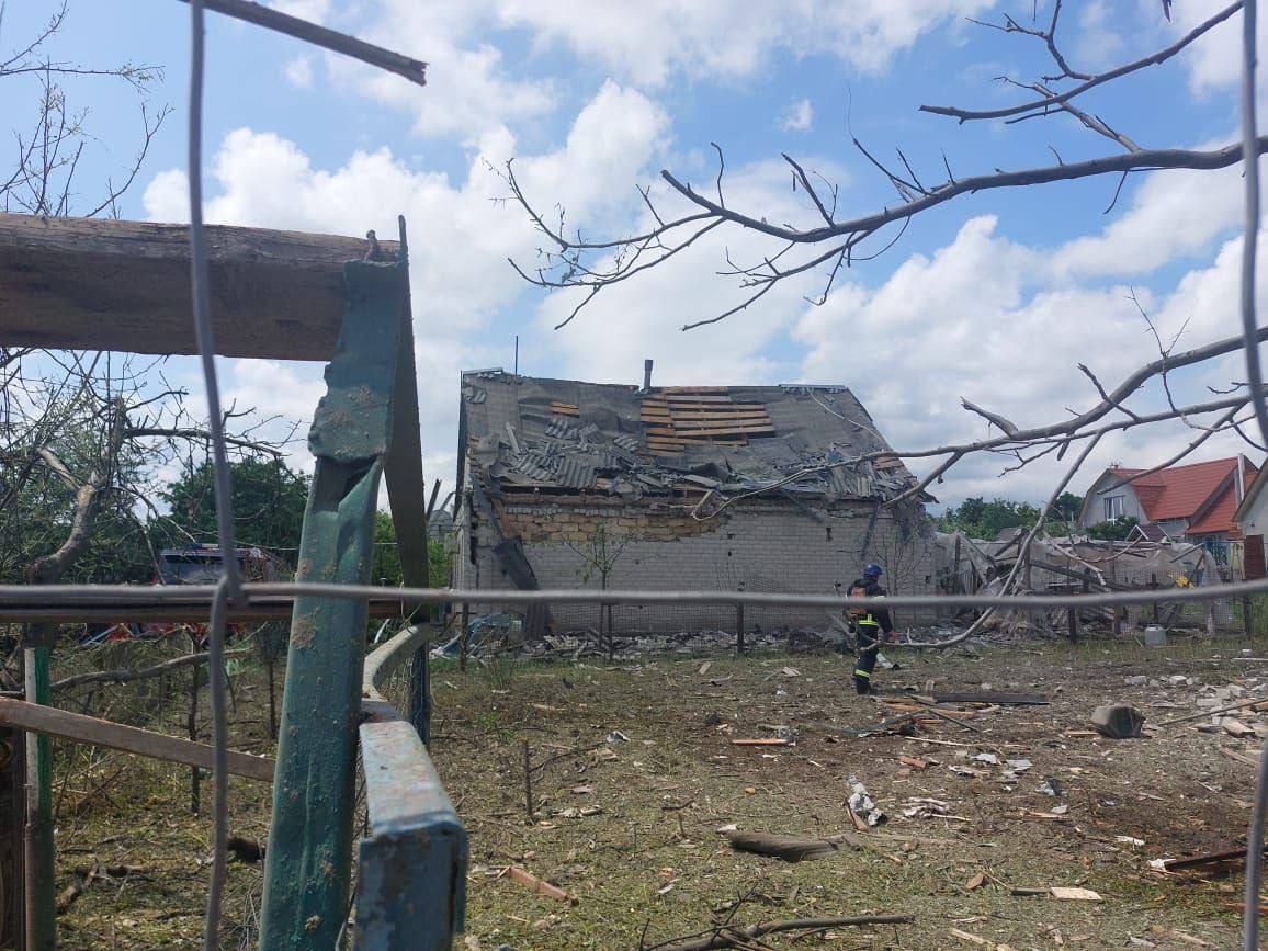 Окупанти вдарили по Дніпропетровщині: є загиблий, дев’ятеро осіб постраждало. Фото