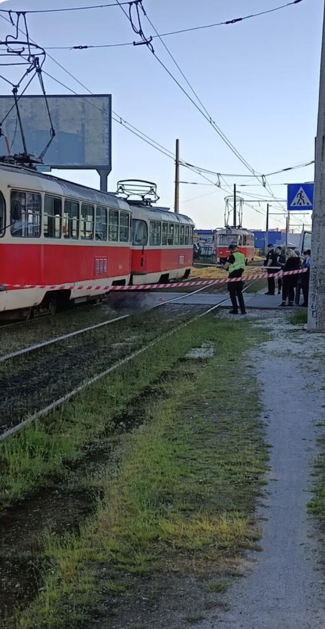 У Києві трамвай збив на смерть пенсіонерку: подробиці трагедії. Фото та відео