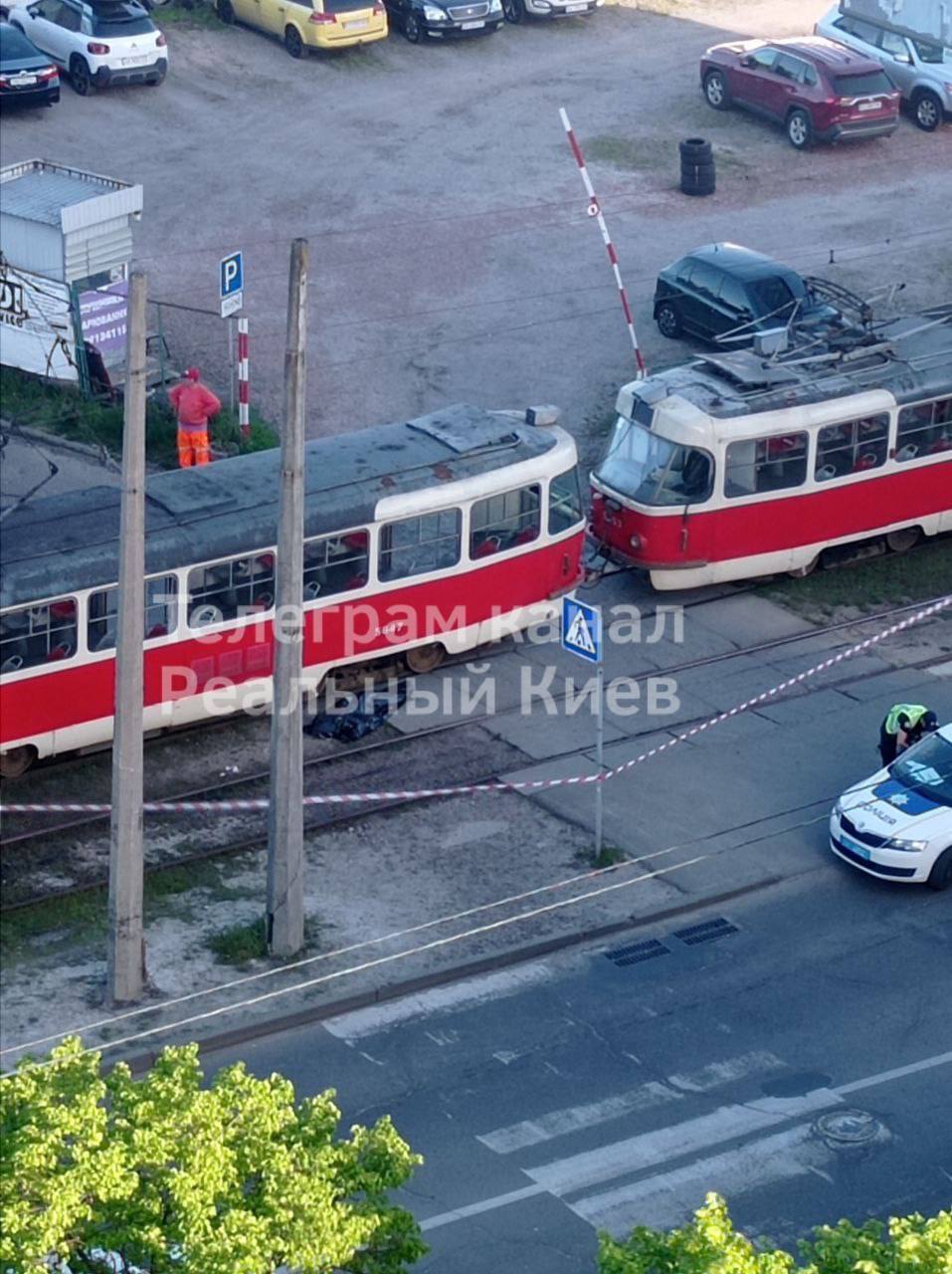 У Києві трамвай збив на смерть пенсіонерку: подробиці трагедії. Фото та відео