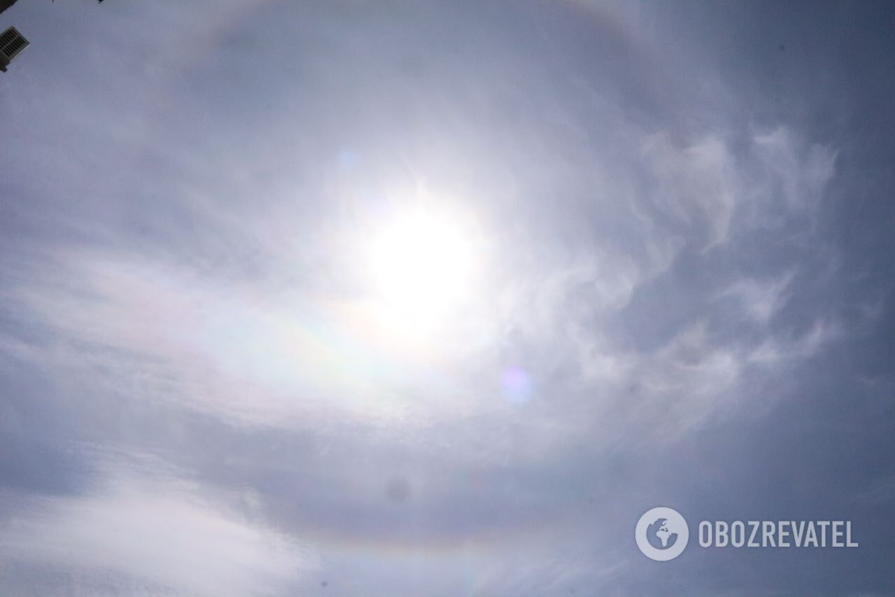 У небі над Києвом помітили цікаве оптичне явище. Фото