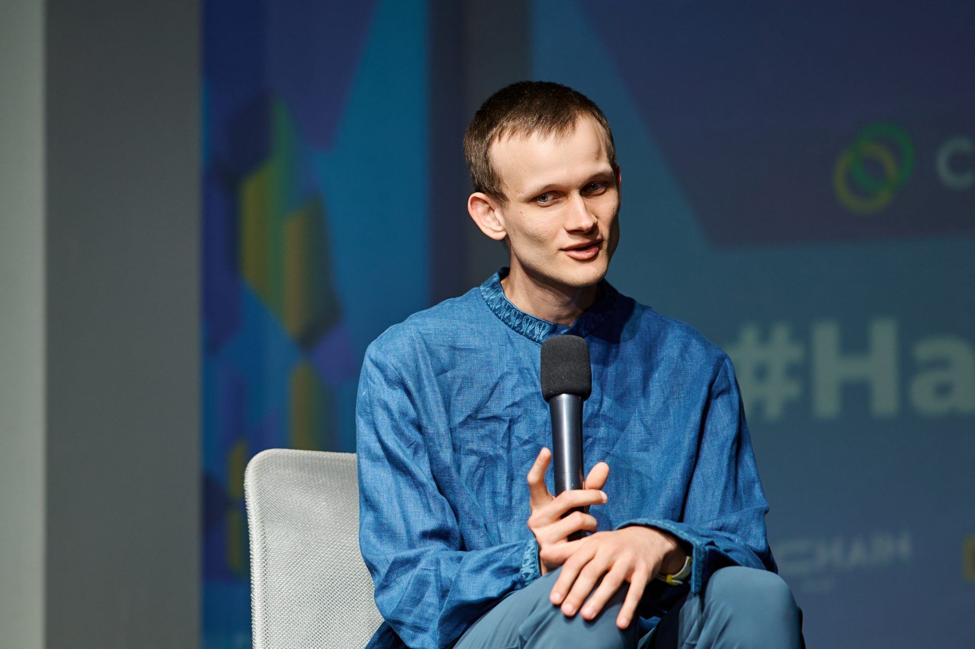 Виталик Бутерин во время выступления в Киеве