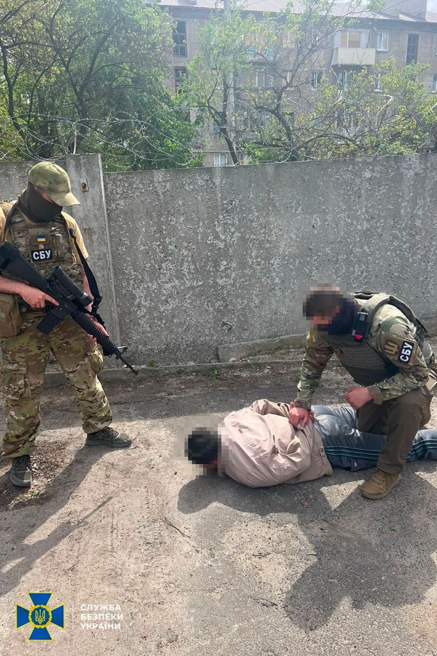 СБУ затримала інформатора ГРУ РФ, який шпигував за Силами оборони на Донбасі: особливо цікавив рух військових колон. Фото