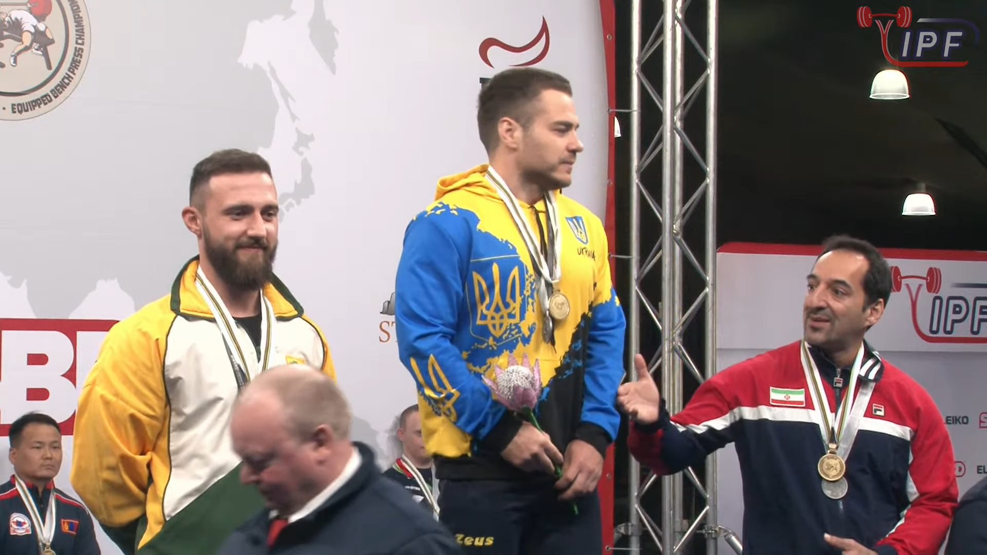 Український абсолютний чемпіон світу відмовився тиснути руку супернику з Ірану. Момент потрапив на відео