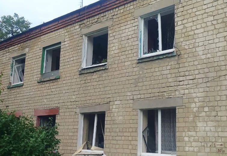 Оккупанты утром атаковали предприятие на Днепропетровщине, есть разрушения: пострадал 8-летний мальчик. Фото