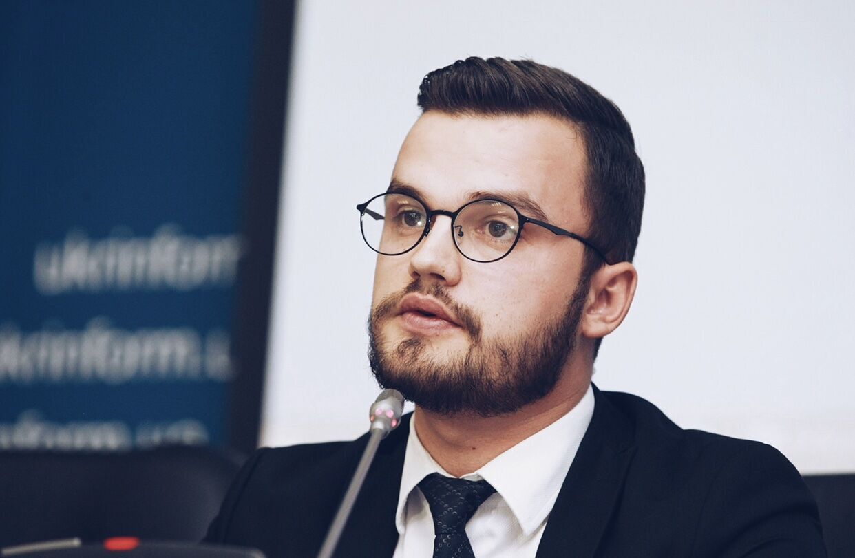 Україна позбавила спортивну федерацію статусу національної через фото з росіянкою