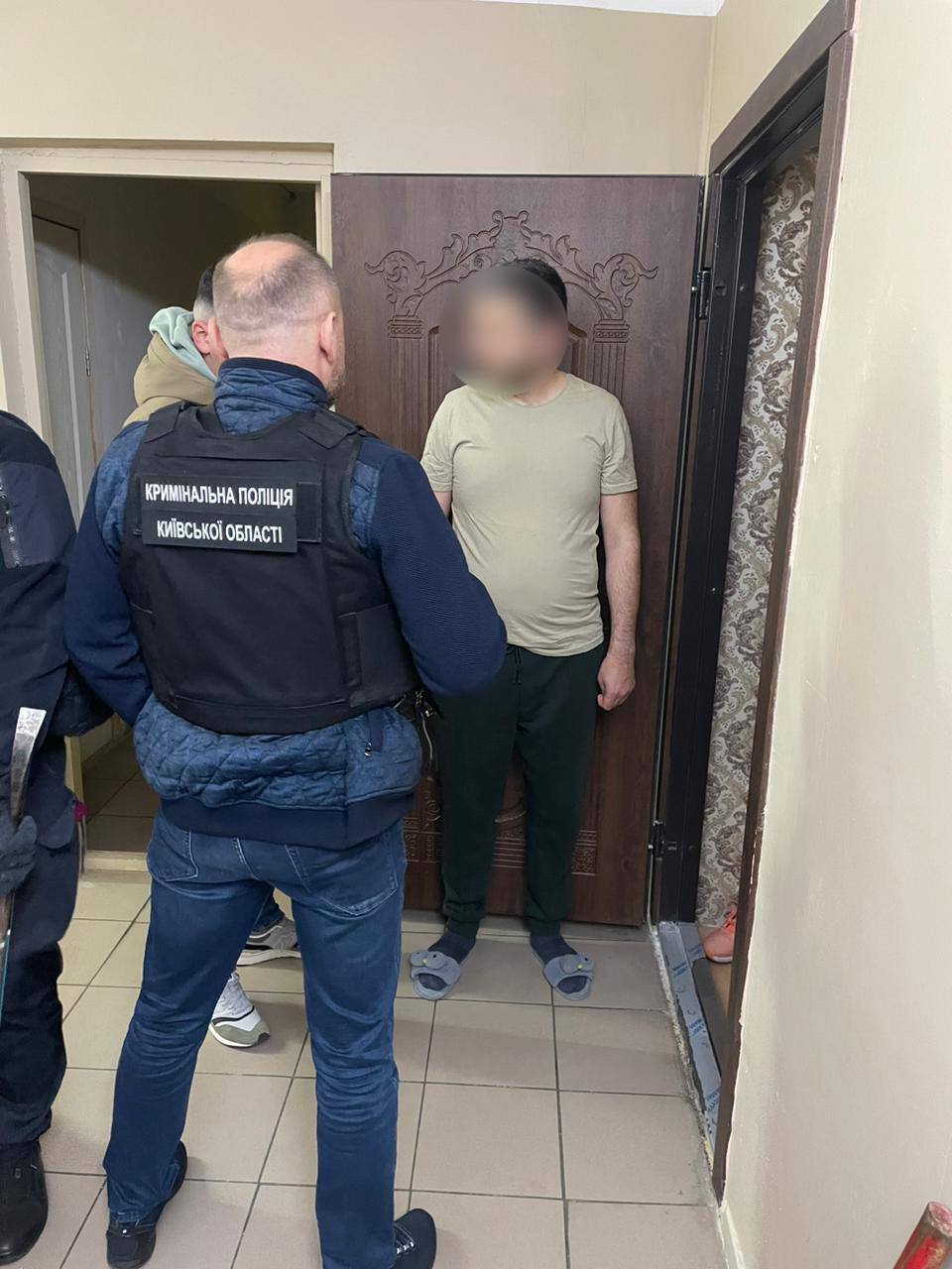 У Києві викрили зловмисника, який переправив через кордон майже 80 ухилянтів. Фото та відео