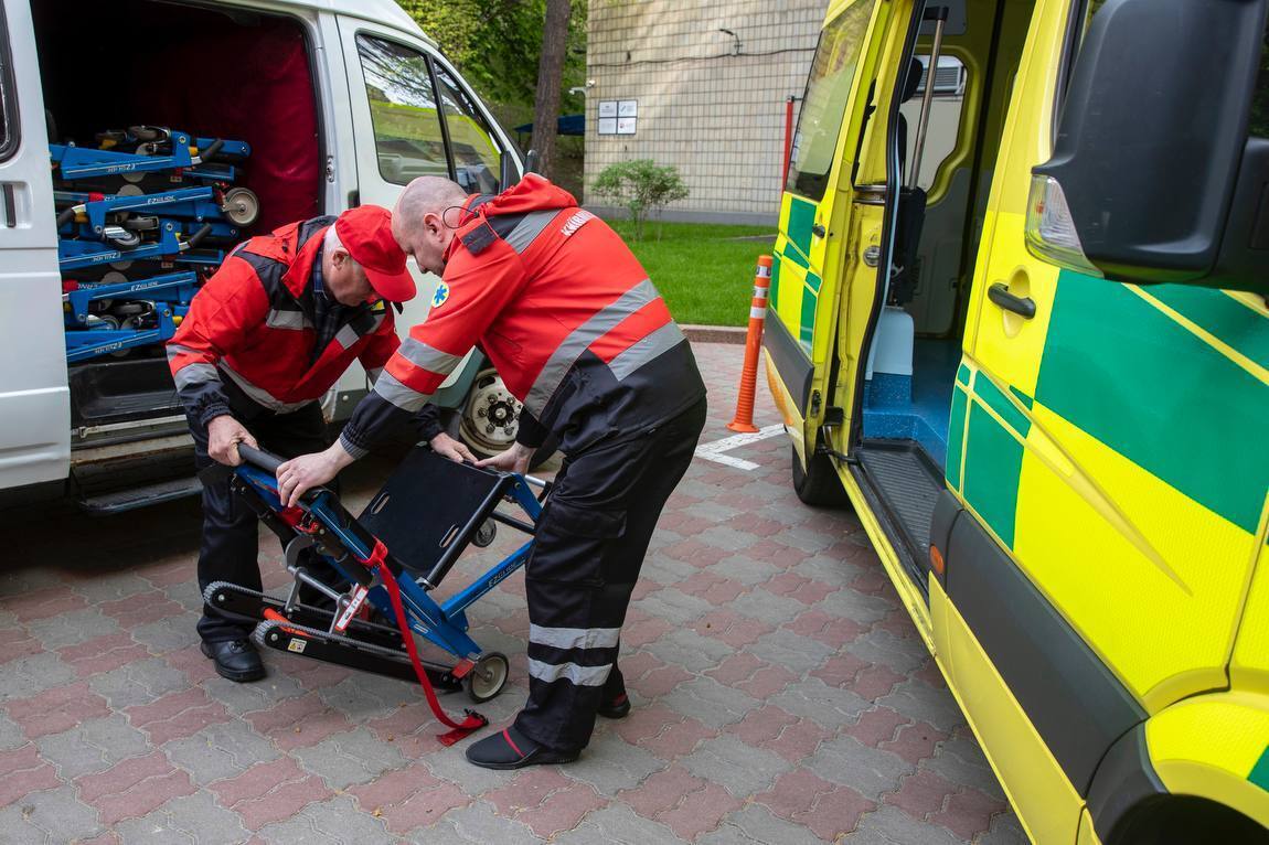 Київ отримав від столиці Бельгії два сучасних автомобілі швидкої допомоги. Фото