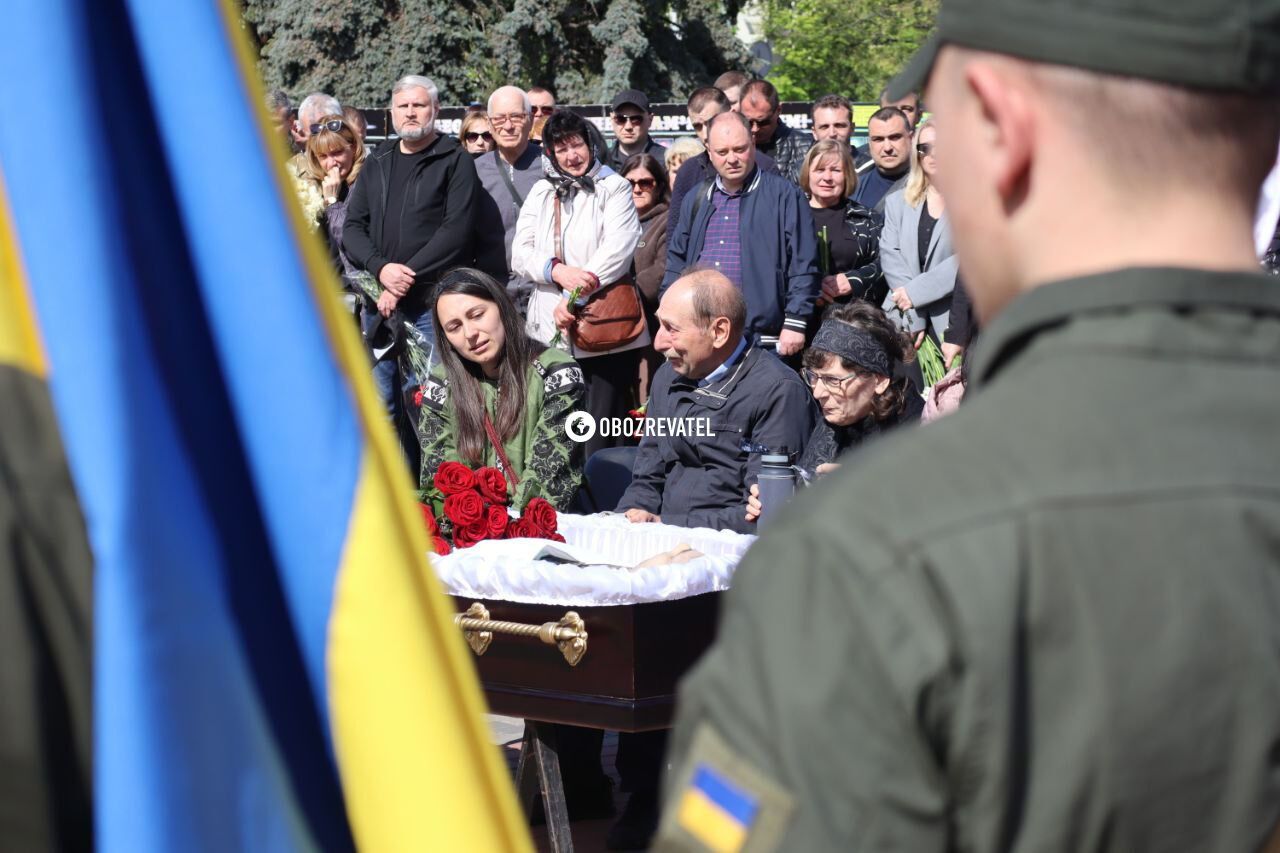 В Черкассах простились с офицером ВСУ и журналистом Владимиром Муканом: он погиб в бою под Бахмутом. Фото и видео