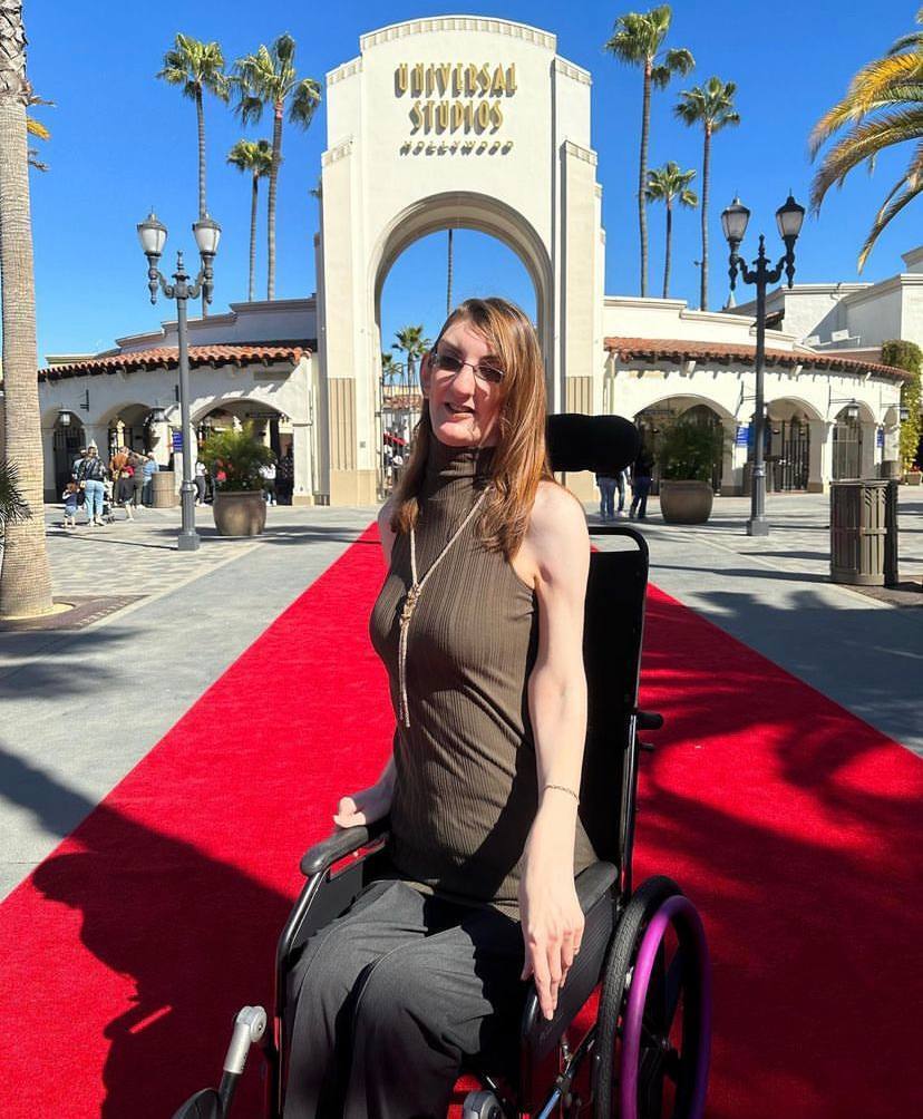 Як виглядає найвища дівчина у світі зі зростом 215 см і як склалася її доля. Фото