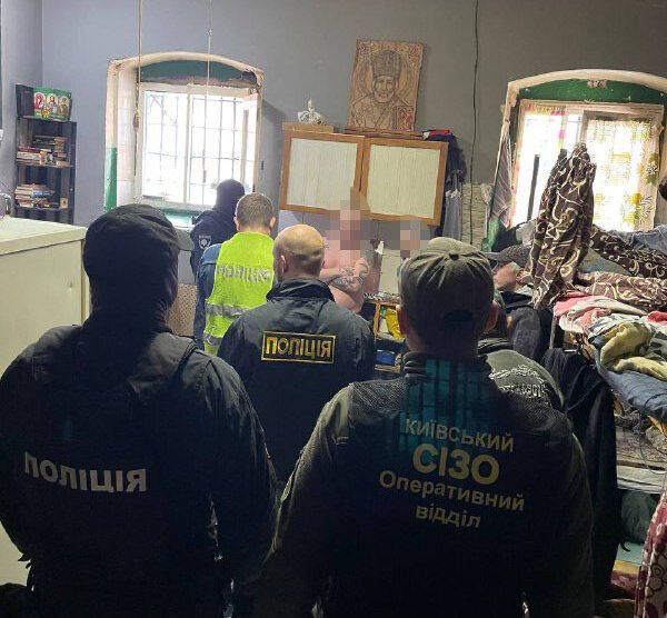 В’язні Київського СІЗО "продавали" українцям неіснуючі генератори: представлялись військовими ЗСУ. Фото