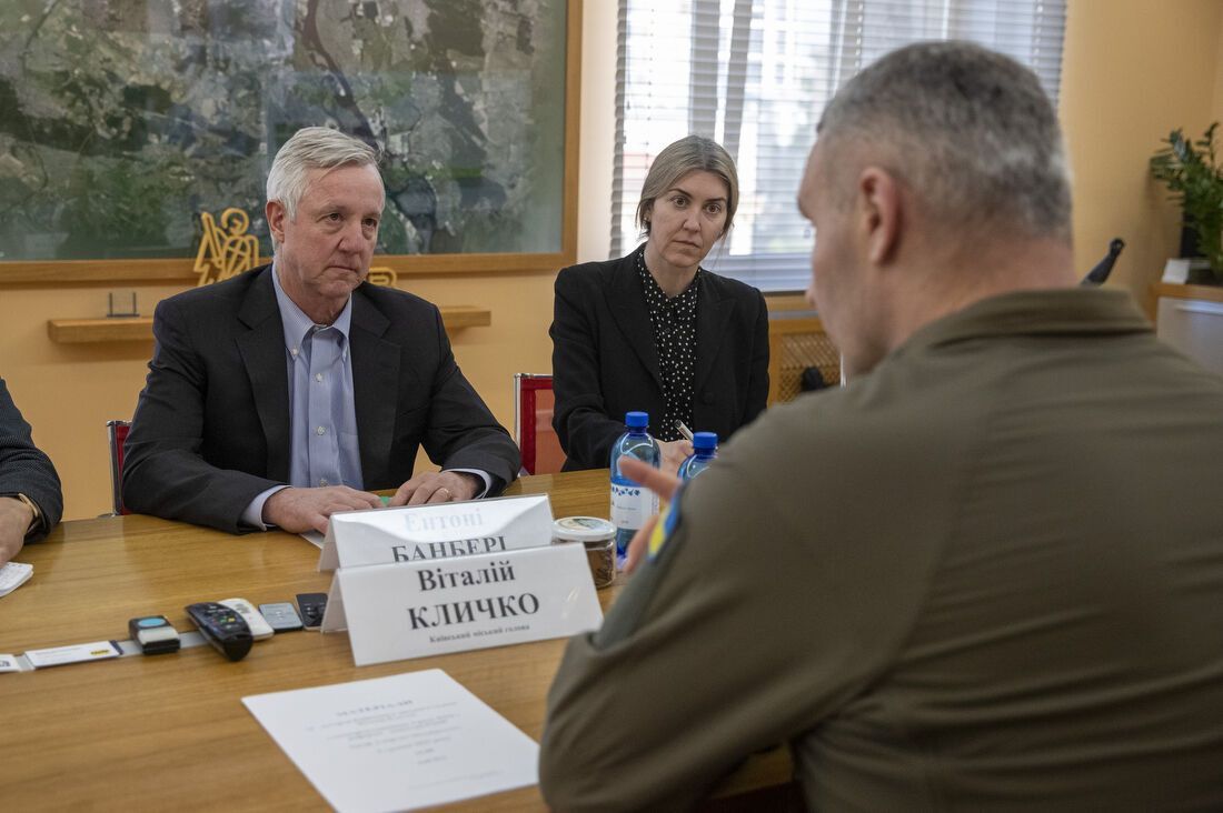Кличко зустрівся з делегацією Міжнародної фундації виборчих систем IFES. Фото
