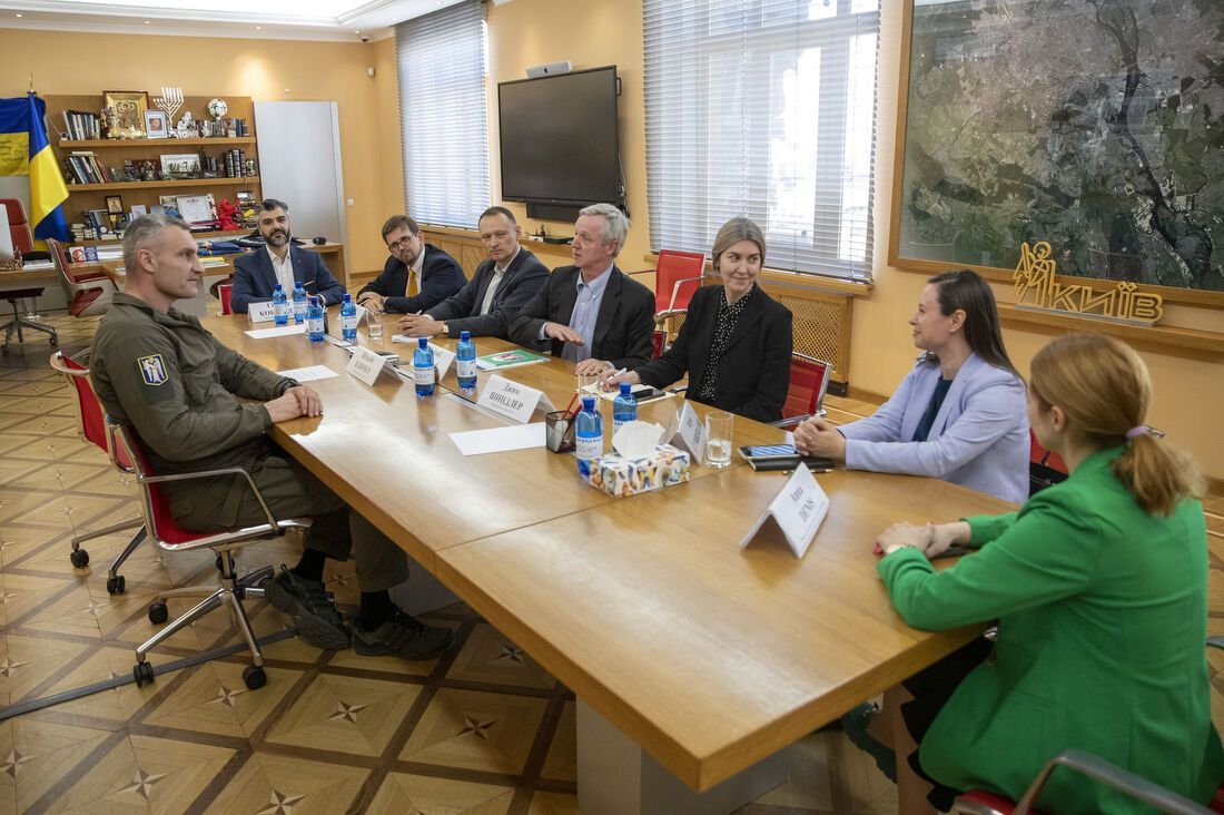 Кличко зустрівся з делегацією Міжнародної фундації виборчих систем IFES. Фото
