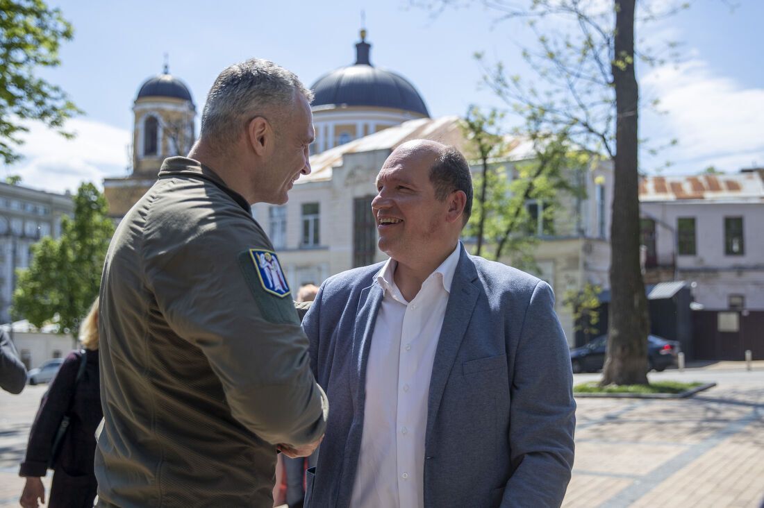 У столиці започаткували "Алею друзів Києва": Кличко та мер Брюсселя висадили перші дерева