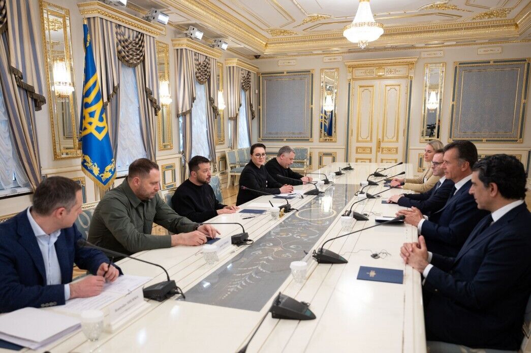 "Говорили про інвестиції та відновлення України": Зеленський зустрівся з керівництвом BlackRock. Фото й відео