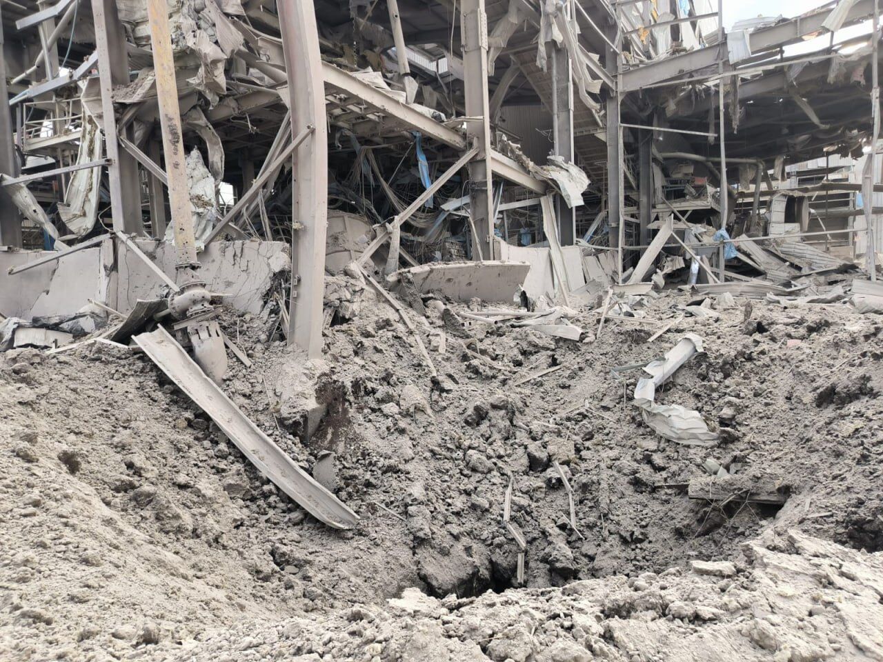 Росія обстріляла Слов'янськ і Краматорськ: пошкоджено будівлі двох заводів. Фото і відео