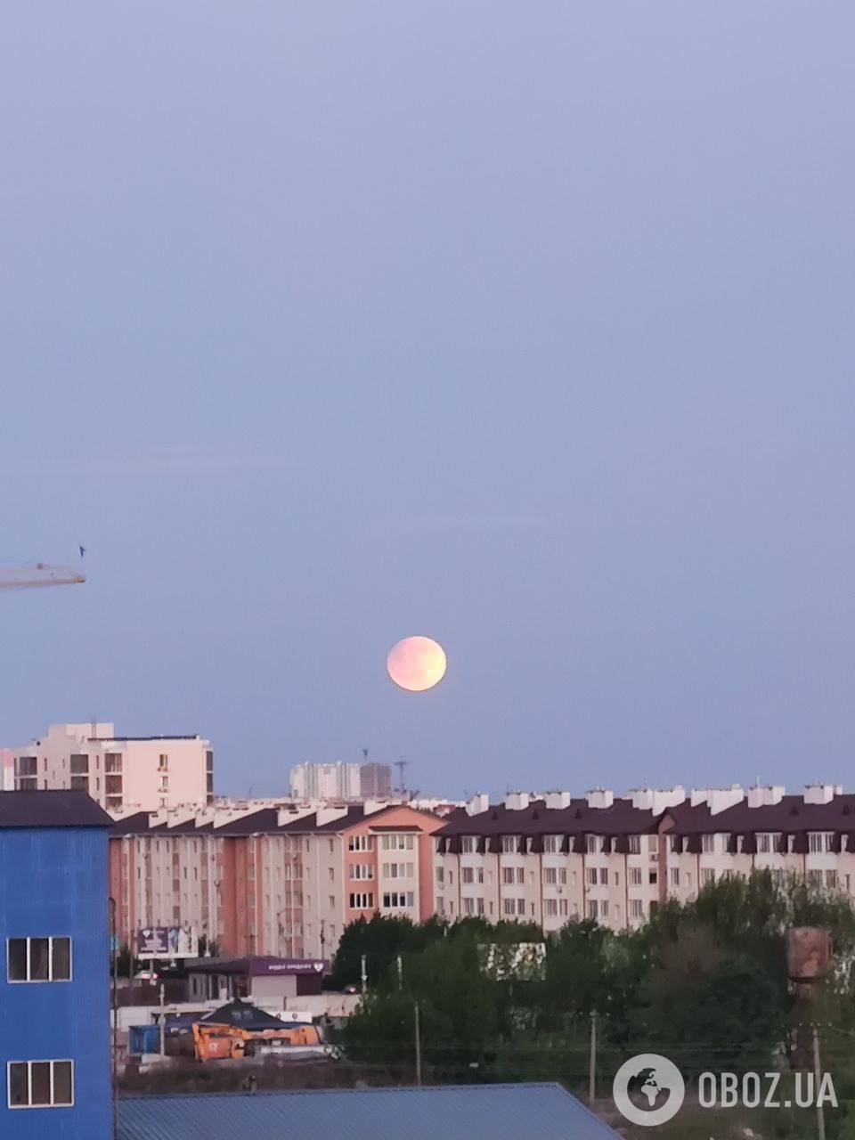 Лунное затмение: в Украине наблюдается редкое астрономическое явление. Фото