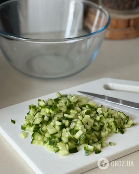 Крабовый салат по-новому: как следует готовить популярное блюдо весной