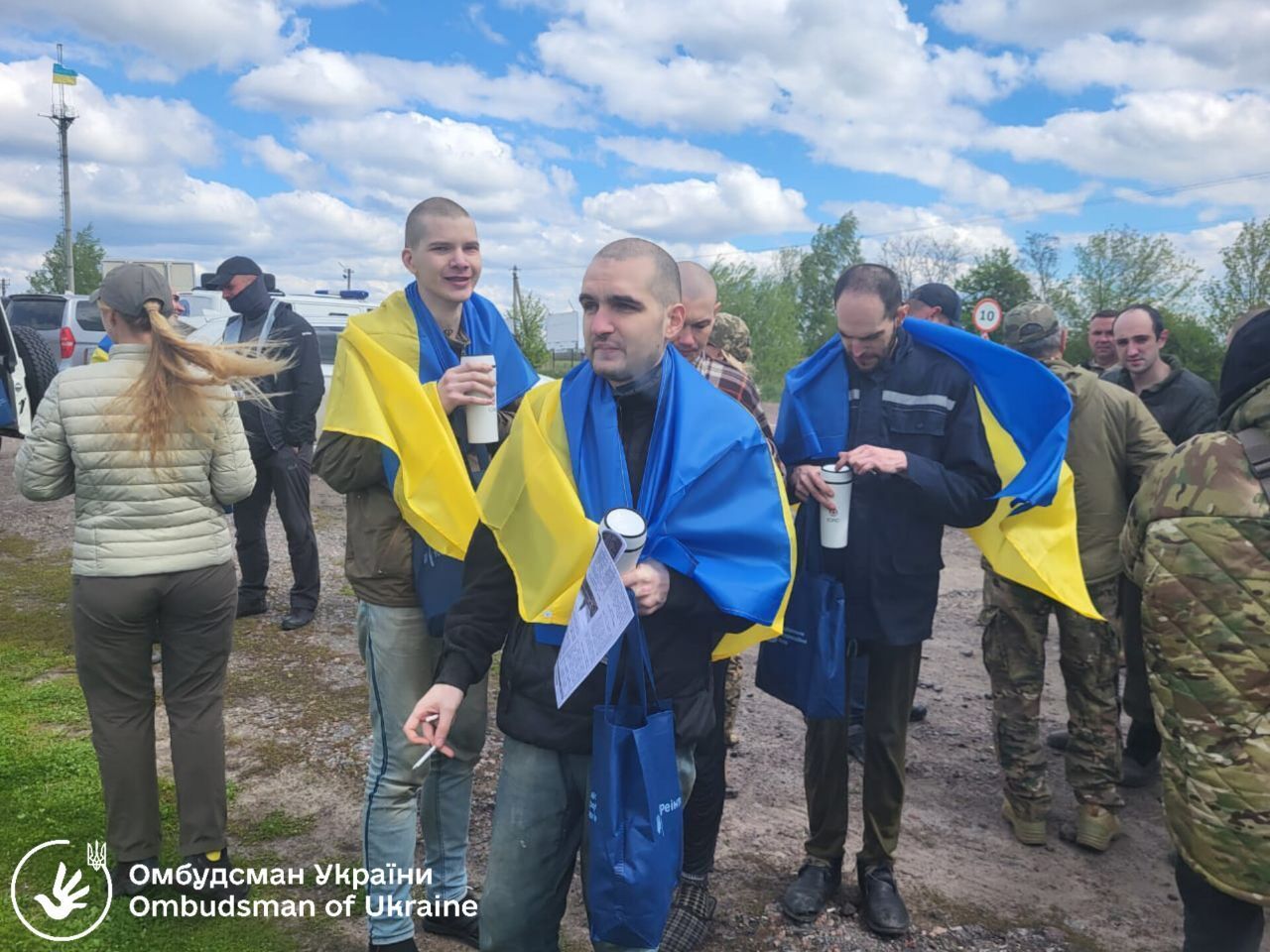 Украина провела очередной обмен пленными: домой вернулись 45 защитников "Азовстали"