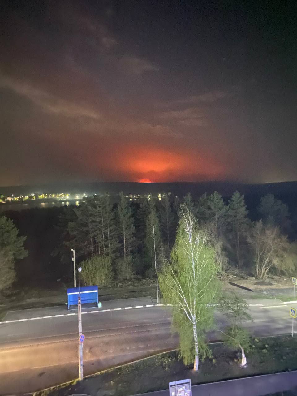 Загорілись склади з порохом: лісова пожежа в Росії призвела до неочікуваних наслідків. Фото і відео
